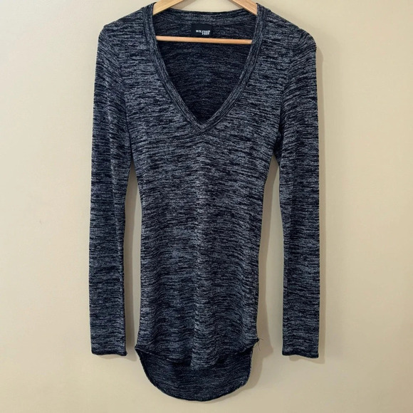 Wilfred| Aritzia| Chic Stylish Dark Grey Luma  Long Sleeve Cut Out Top Sz M - Picture 2 of 7